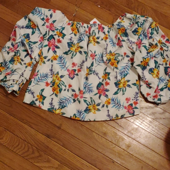 blashe Tops - NWT!S/M/L Adorable shirt can fit a size med/lg